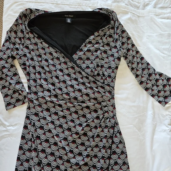 White House Black Market WBHM Faux Wrap Dress Geometric Design Size 6 - Picture 4 of 13